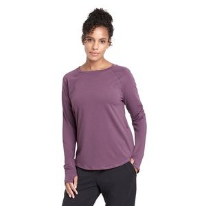 Women’s essential crewneck long sleeve t-shirt